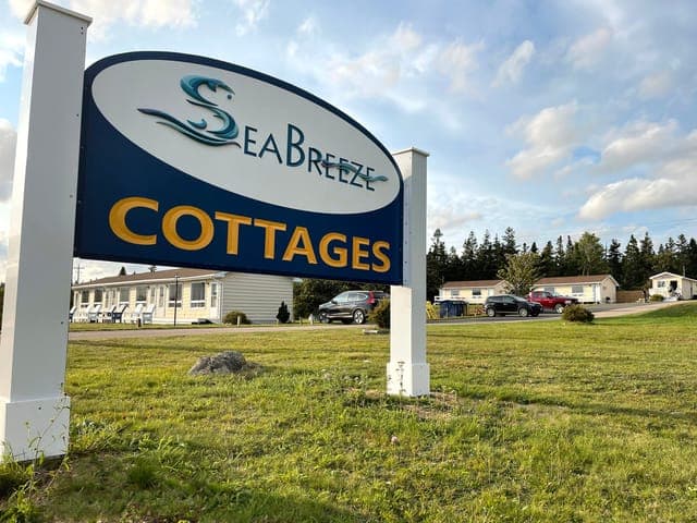 Sea Breeze Cottages & Motel