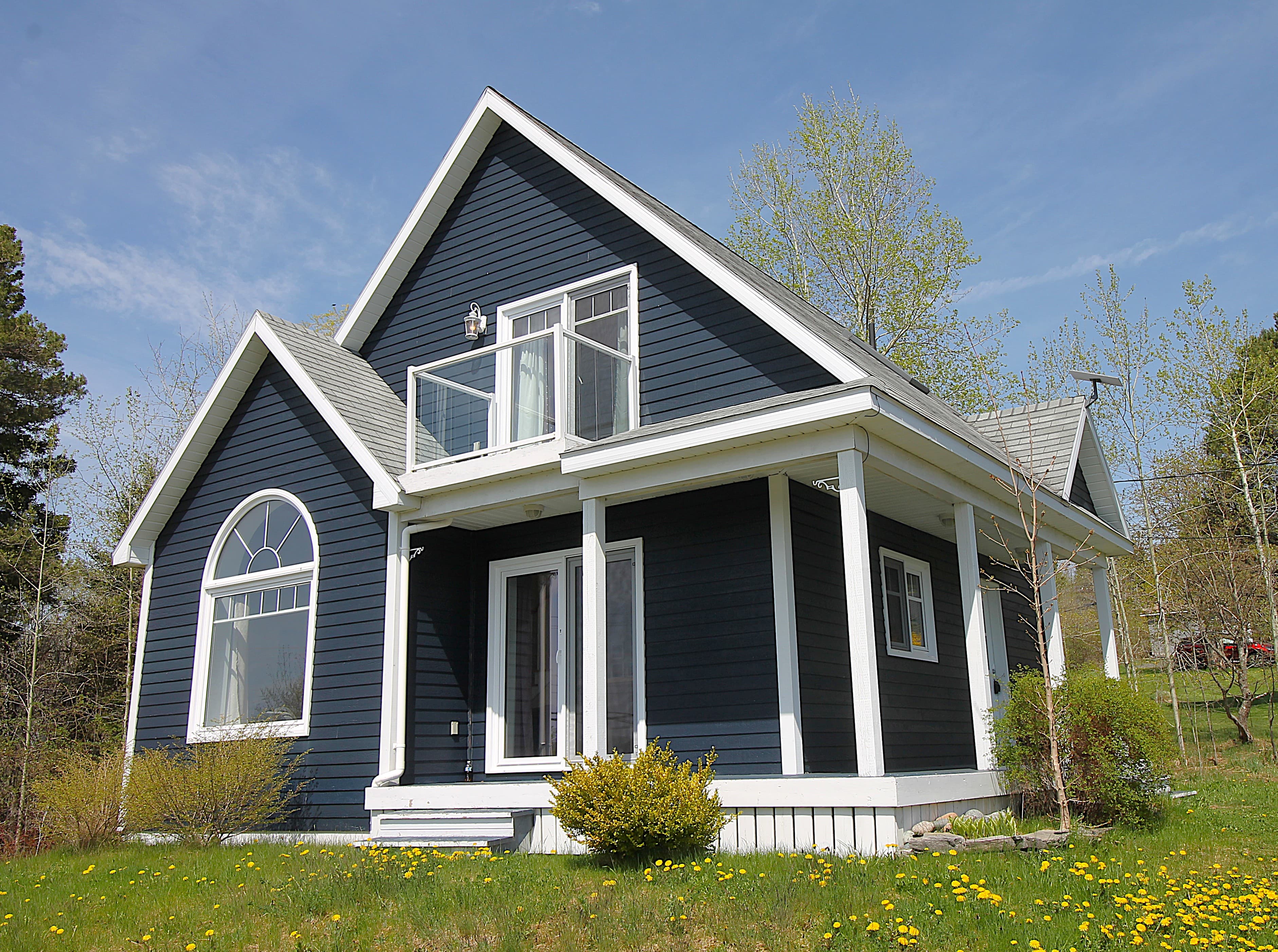 Baddeck Lighthouse — accommodation in Baddeck, Cape Breton